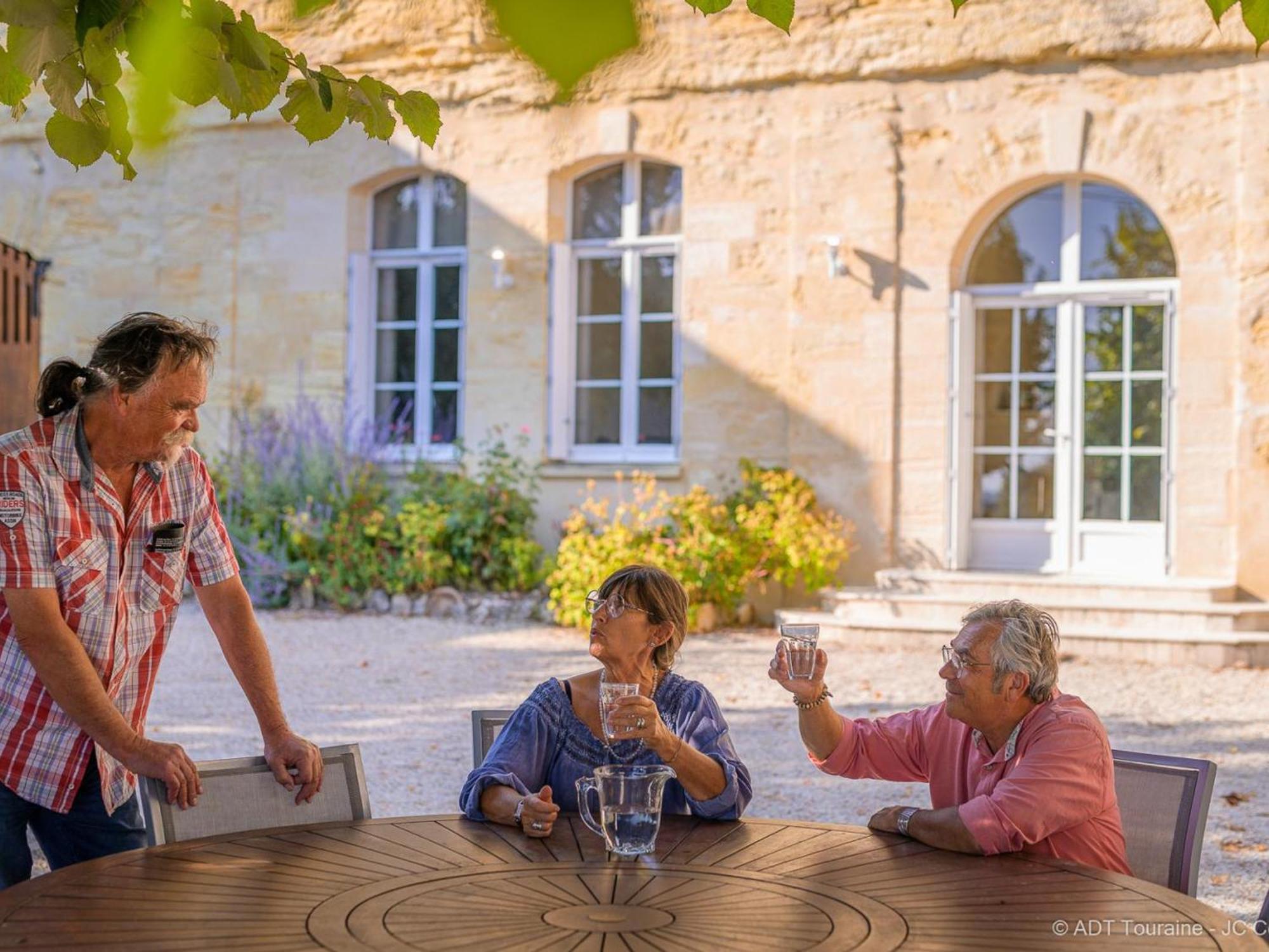 Maison Troglodyte Elegante Avec Spa, Salle De Jeux Et Jardin Clos A Vouvray - Fr-1-381-87 Bagian luar foto