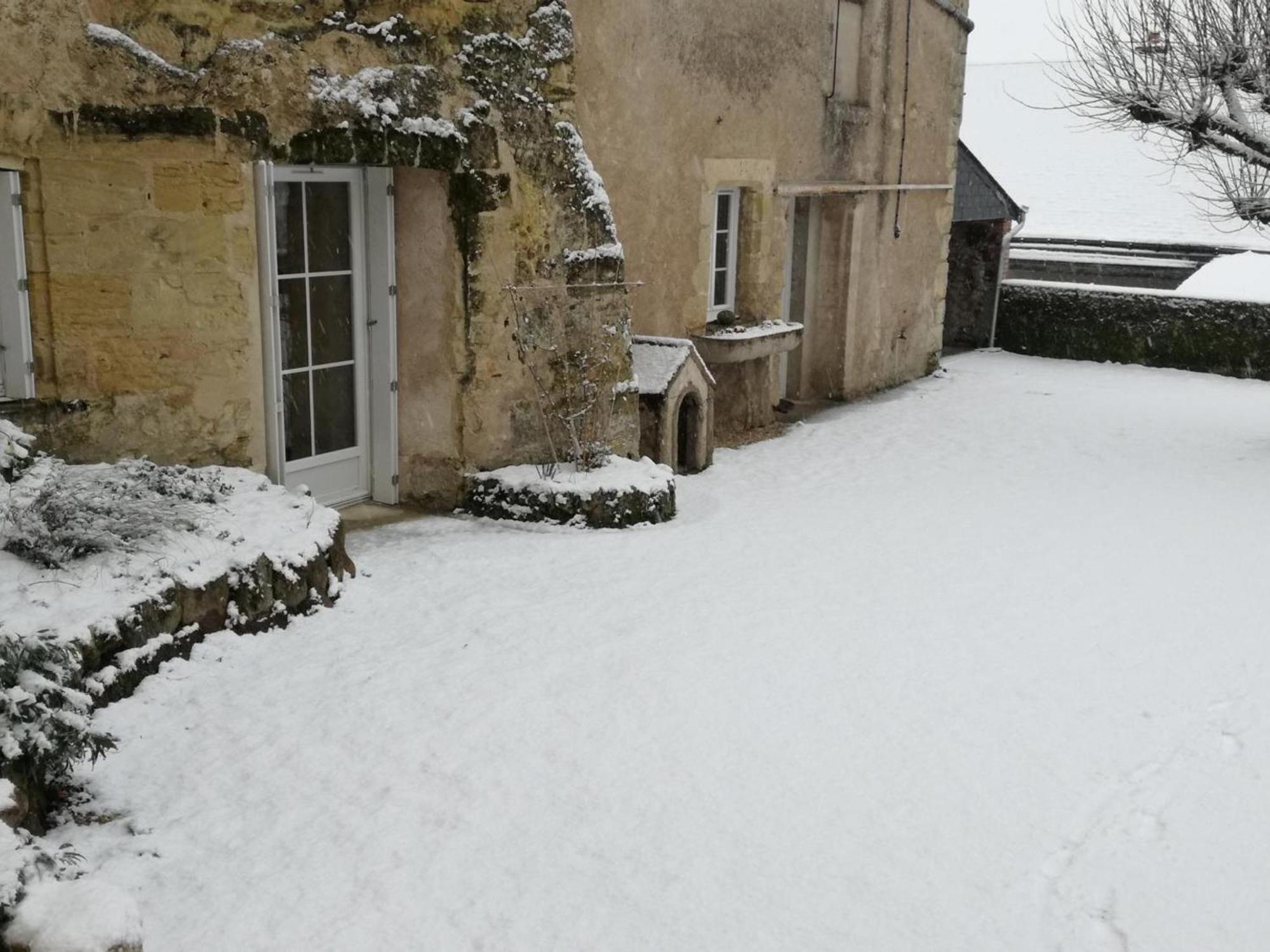 Maison Troglodyte Elegante Avec Spa, Salle De Jeux Et Jardin Clos A Vouvray - Fr-1-381-87 Bagian luar foto
