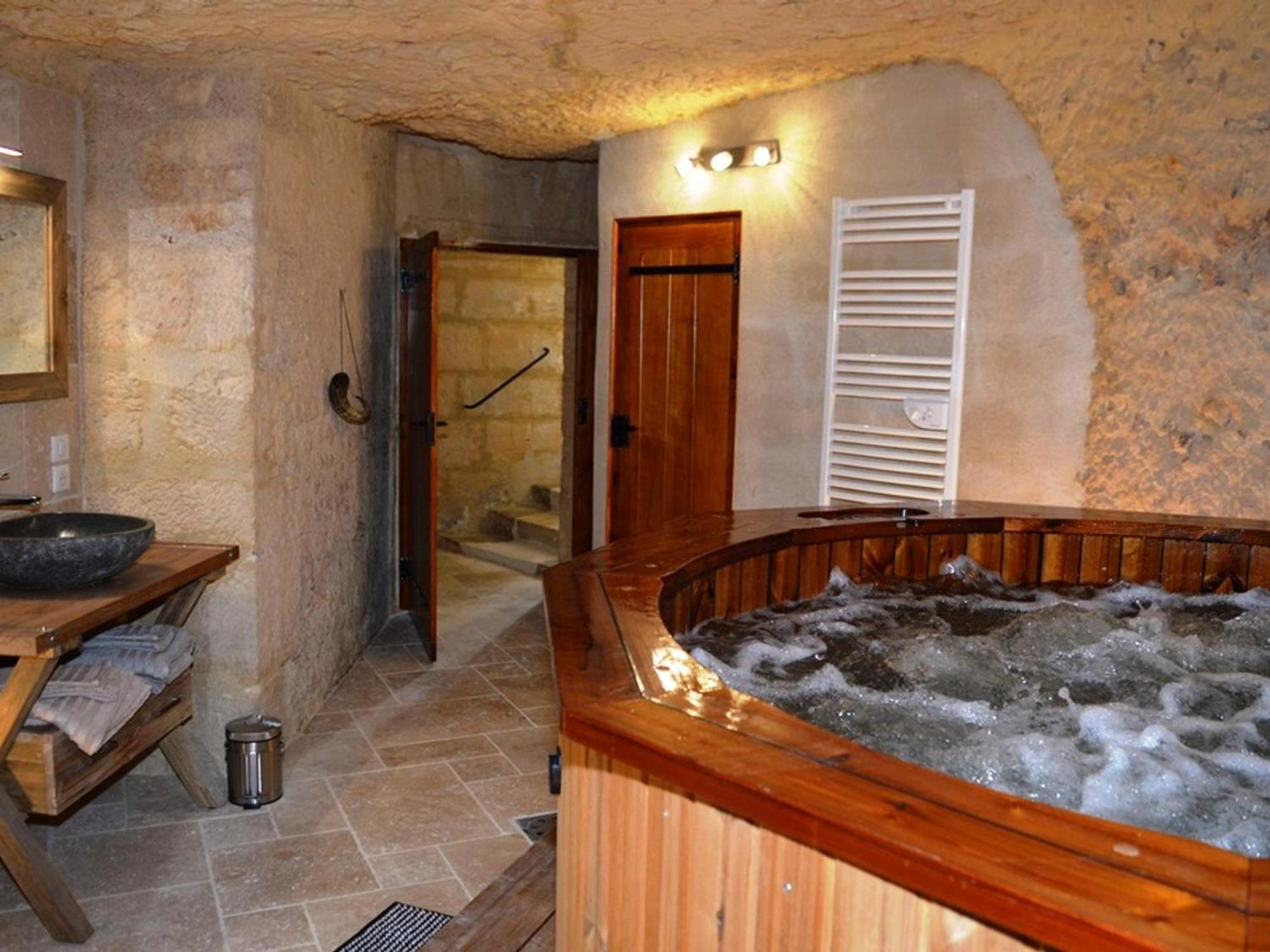 Maison Troglodyte Elegante Avec Spa, Salle De Jeux Et Jardin Clos A Vouvray - Fr-1-381-87 Bagian luar foto