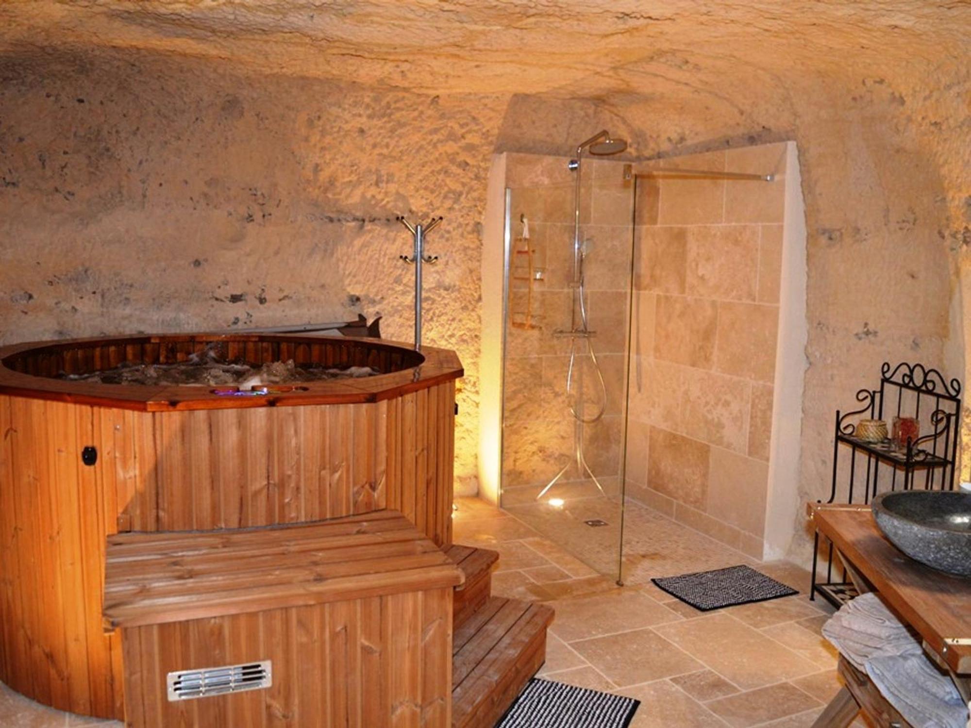 Maison Troglodyte Elegante Avec Spa, Salle De Jeux Et Jardin Clos A Vouvray - Fr-1-381-87 Bagian luar foto
