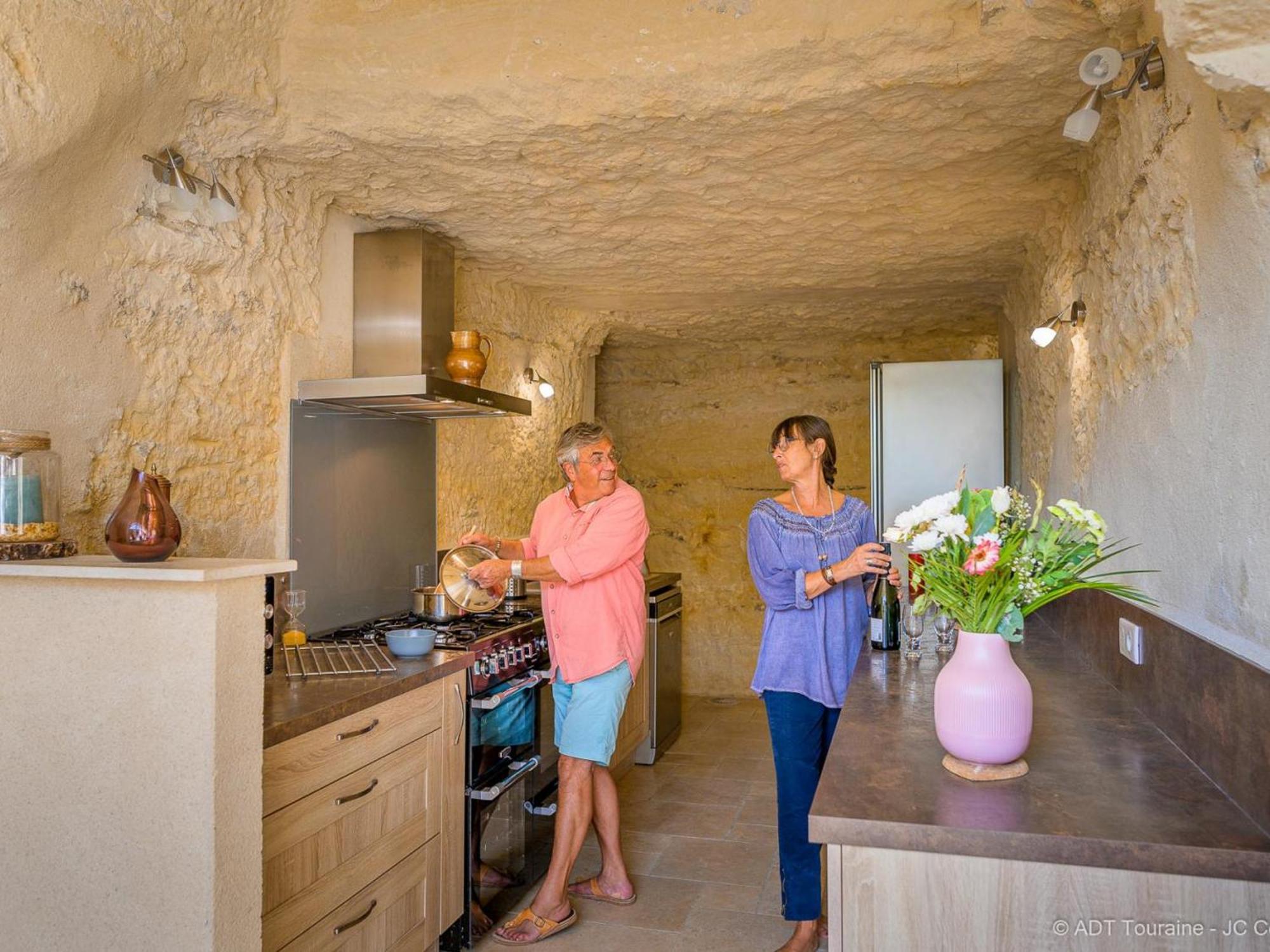 Maison Troglodyte Elegante Avec Spa, Salle De Jeux Et Jardin Clos A Vouvray - Fr-1-381-87 Bagian luar foto