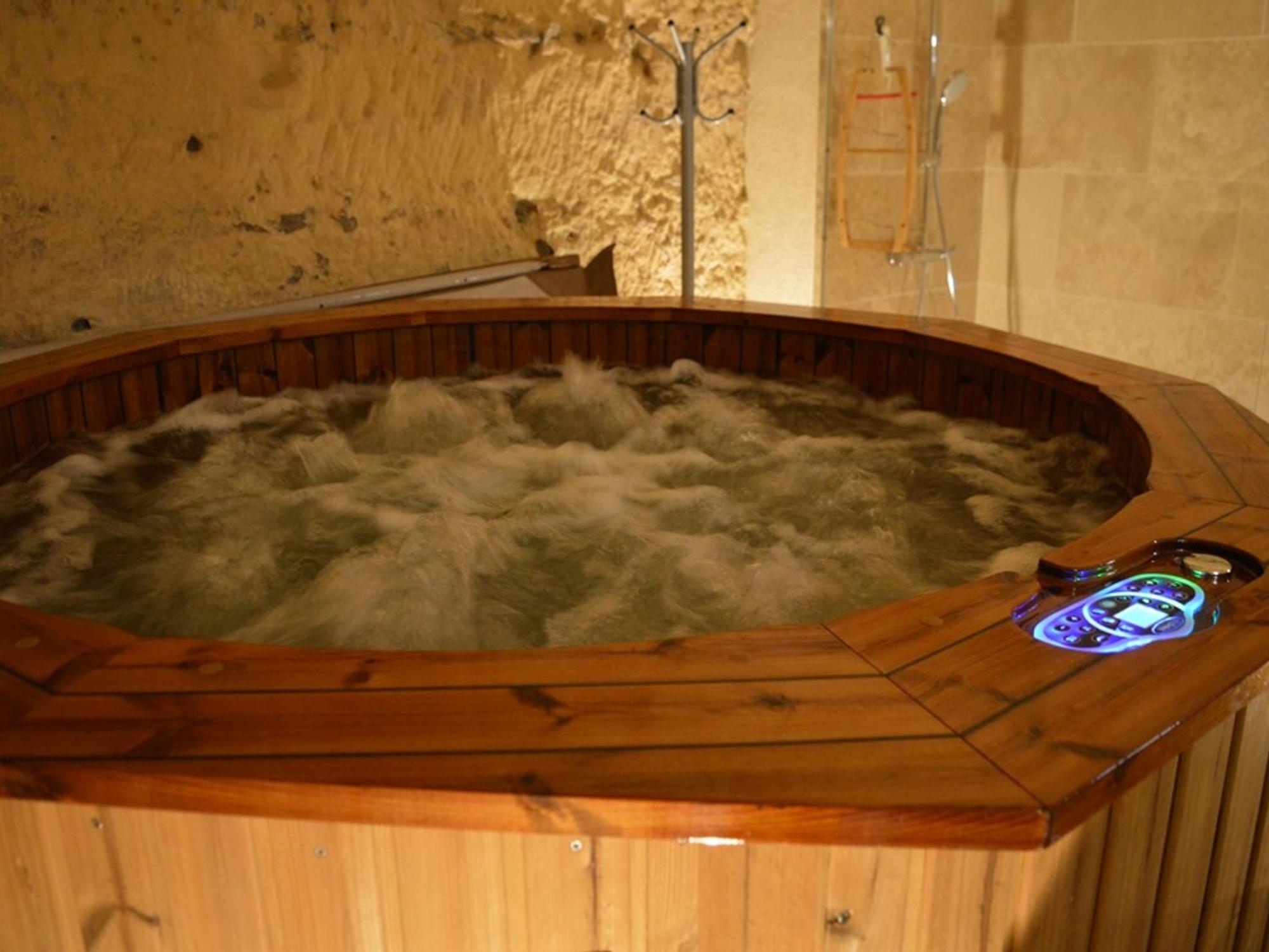 Maison Troglodyte Elegante Avec Spa, Salle De Jeux Et Jardin Clos A Vouvray - Fr-1-381-87 Bagian luar foto