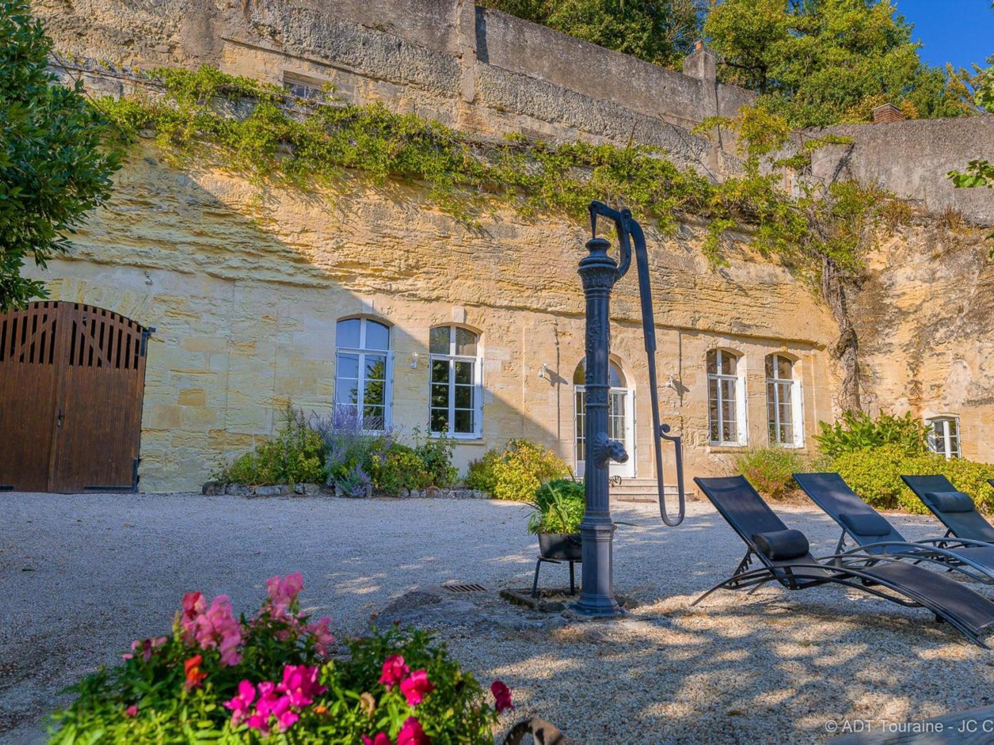 Maison Troglodyte Elegante Avec Spa, Salle De Jeux Et Jardin Clos A Vouvray - Fr-1-381-87 Bagian luar foto