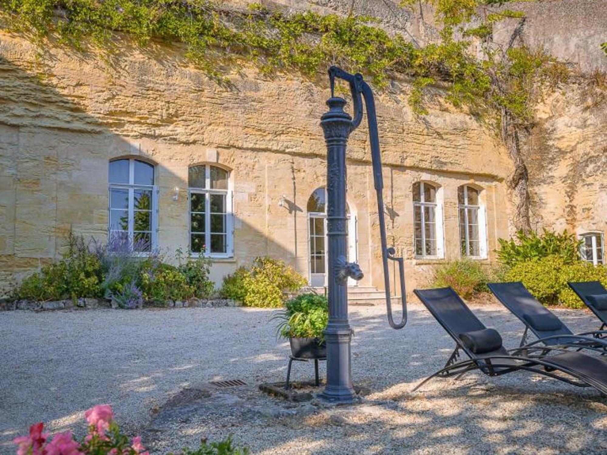 Maison Troglodyte Elegante Avec Spa, Salle De Jeux Et Jardin Clos A Vouvray - Fr-1-381-87 Bagian luar foto